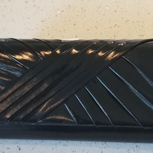 Sophisticated Black Cluch ๐ - Picture 4 of 7